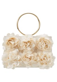 Sac à main blanc orné de six grandes fleurs en tissu de couleur crème. Il comporte une poignée ronde en métal doré et une texture lisse.