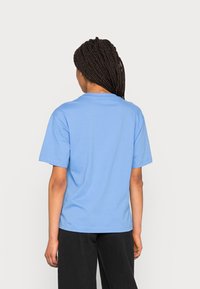 Monki T-shirt estampada - blue medium
