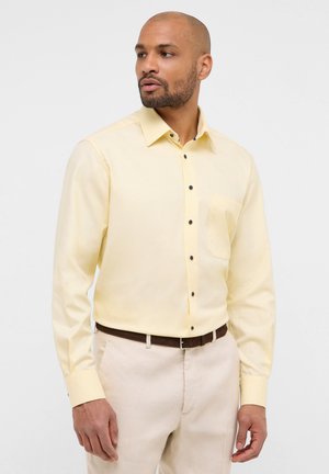 BAUMWOLLHEMD - COMFORT FIT - Camicia - gelb