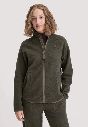 Dunkelgrüne Fleecejacke mit durchgehendem Reißverschluss auf der Vorderseite, ausgestattet mit zwei seitlichen Taschen und gerippten Bündchen. Weiche Textur und kontrastierende Besatzdetails.