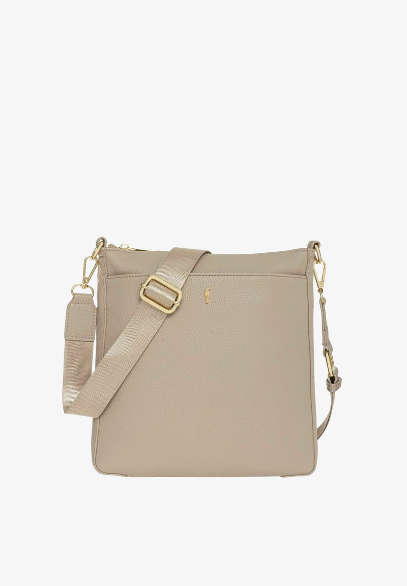 Beżowa skórzana torebka typu crossbody o zdefiniowanym kształcie, teksturowanej powierzchni, złotej hardware i regulowanym pasku z klamrą.