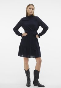 Vero Moda VMLUNA LS SHORT WVN EXP - Robe de jour - night sky
