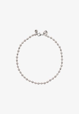 Hopeinen helmirannekoru, jossa vuorottelevat sileät ja kuvioidut pyöreät helmet, hummeri-lukko ja pieni pyöreä riipus lähellä lukkoa.