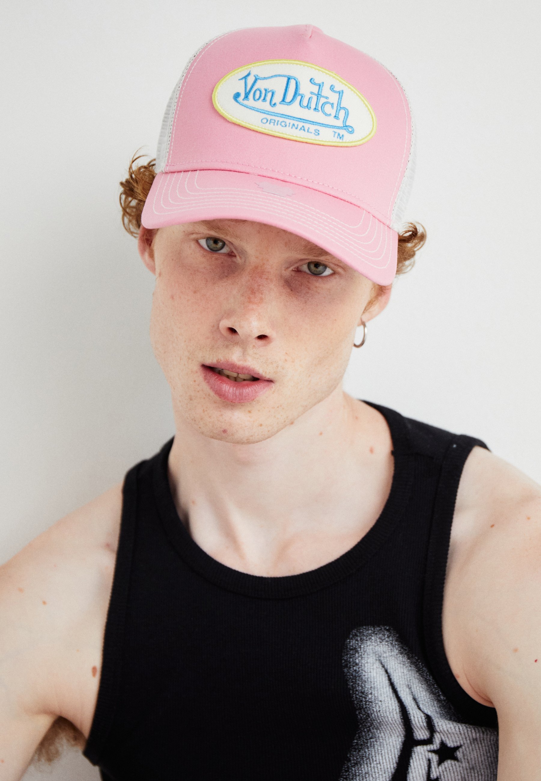 【Von Dutch】ピンク Trucker ユニセックスキャップ Light Denim Pink Logo Trucker – Von Dutch