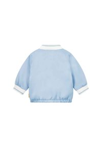 Helles blaues Jacket mit weißem geripptem Kragen und Bündchen, elastischem Taillenbund und einer glatten, glänzenden Stoffstruktur. Keine sichtbaren Logos oder Muster.