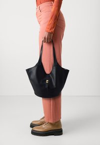 Gina Tricot SOFT BUCKET MIDI BAG - Håndtasker - black