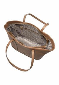 Bolso tote de cuero marrón claro con dos asas, con un interior gris con patrón y un bolsillo con cremallera para almacenamiento. Logo notable estampado en el lado.