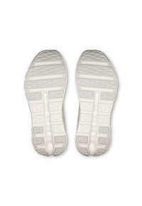 Talpa de pantofi sport albi, cu o suprafață texturată și modelată, prezentând caneluri și secțiuni ridicate pentru aderență și stabilitate.