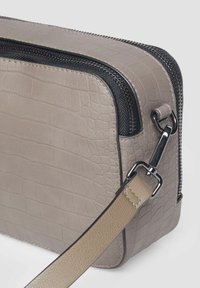 s.Oliver TAS - Schoudertas - cognac