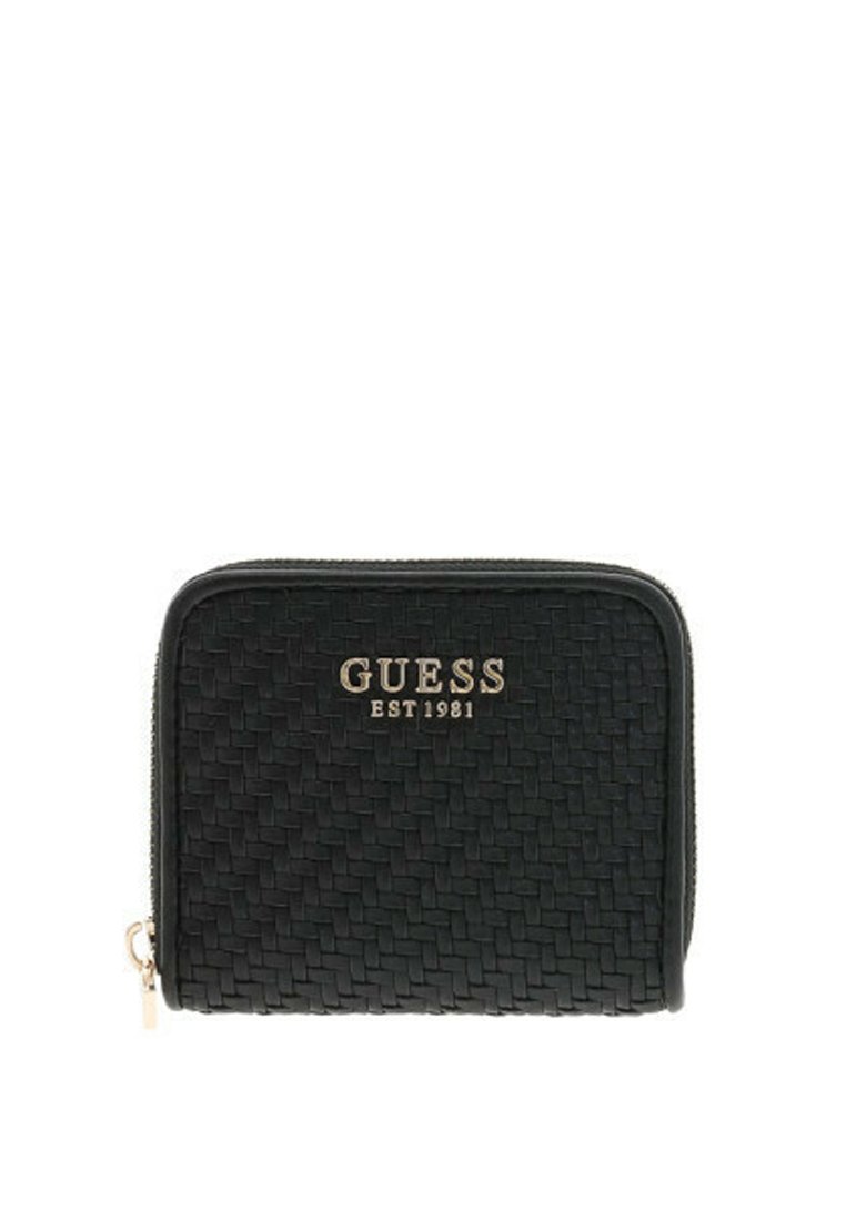 Portefeuille tissé noir avec fermeture zippée. Présente un logo doré "GUESS EST 1981". Fabriqué en matériau texturé avec un motif de tissage détaillé.