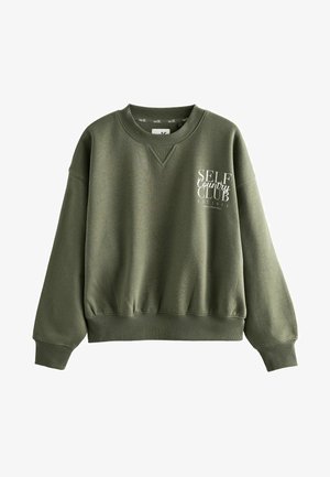Olijfgroene sweatshirt gemaakt van een zachte katoenmix, met een ronde hals, geribbelde boorden en een witte bedrukte logo aan de voorkant.