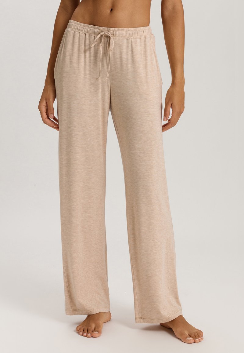 Beige wijde broek in een zachte, lichtgewicht stof met een elastische tailleband en trekkoord, met een gladde textuur en een ontspannen pasvorm.