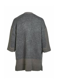 Cardigan gris tricoté avec manches jusqu'au coude et ourlet et poignets côtelés, vu de dos sur un fond blanc.