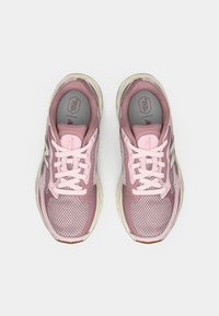 New Balance FRESH FOAM ARISHI V4 - Pantofi de alergare pe asfalt - pink salt