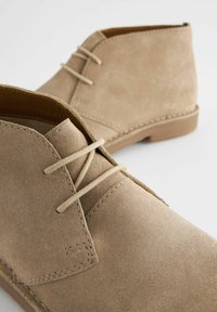 Next DESERT  - Botines con cordones - taupe brown