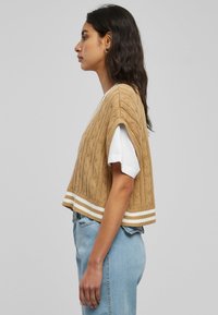 Urban Classics CROPPED COLLEGE SLIPOVER - Apdrukāts T-krekls - unionbeige