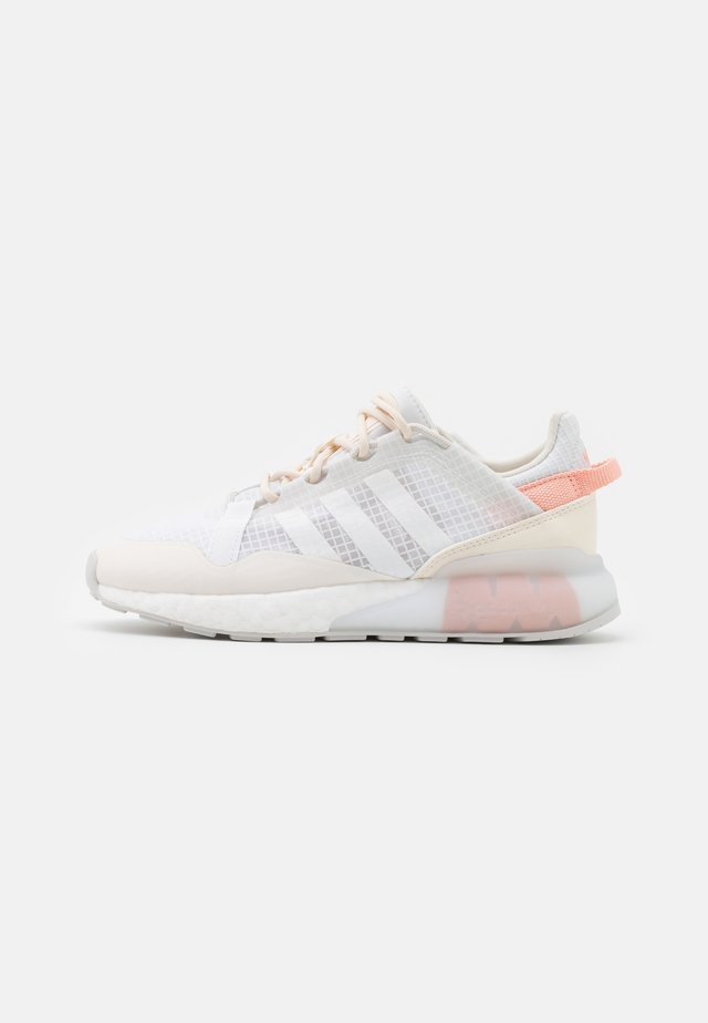 ZX 2K BOOST PURE  - Sneaker low - core white/grey one/chalk white