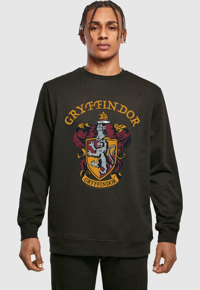 Czarny sweatshirt z dużym herbem Gryffindoru w kolorach czerwonym, złotym i szarym, z misternymi detalami i okrągłym dekoltem.