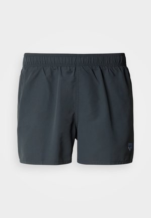 Vīriešu peldēšanas šorti tumši pelēkā krāsā ar elastīgu jostu, gludu tekstūru un nelielu logotipu apakšējā labajā stūrī.