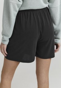 Oxmo OXBJ�RK REGULAR FIT - Šorti - black