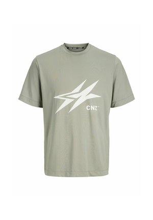 Olivegrünes Baumwoll-T-Shirt mit rundem Halsausschnitt, kurzen Ärmeln und einem großen weißen Blitzgrafik neben dem Text "CNZ."
