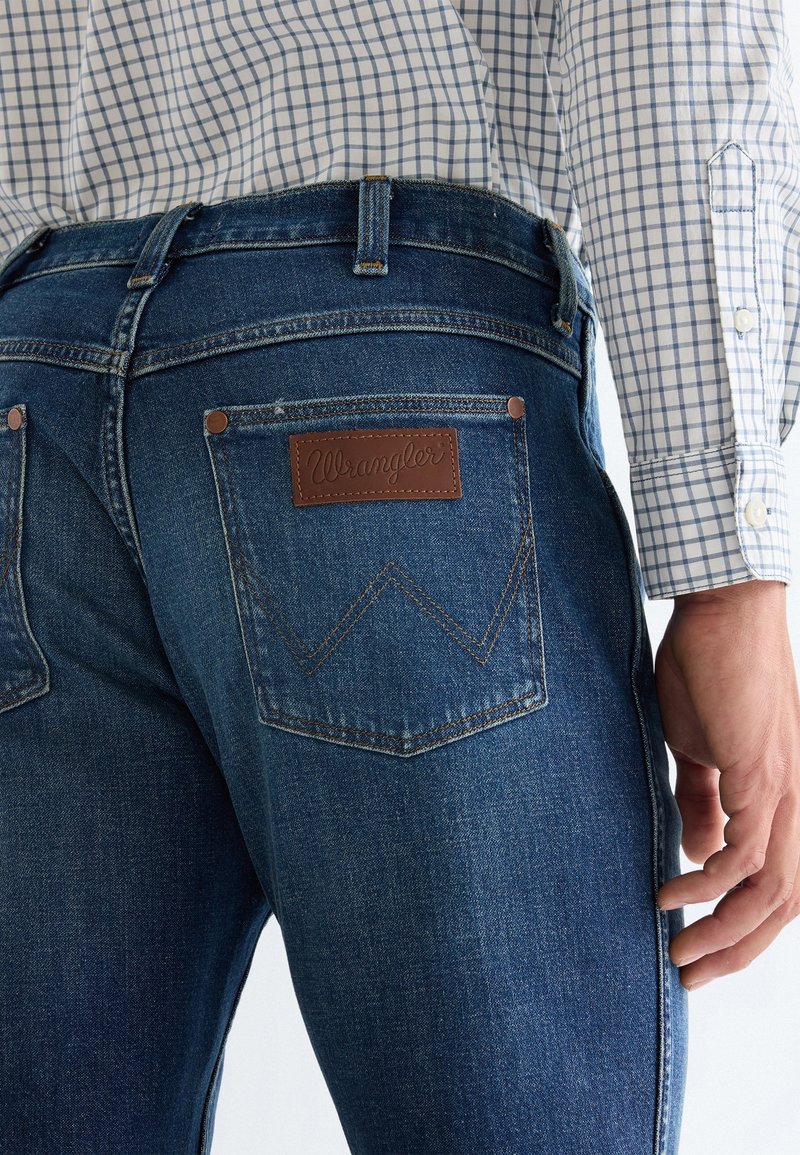 Jean Wrangler Homme - Marron/cuir, Jambe Droite Denim Bleu, Taille 38x36