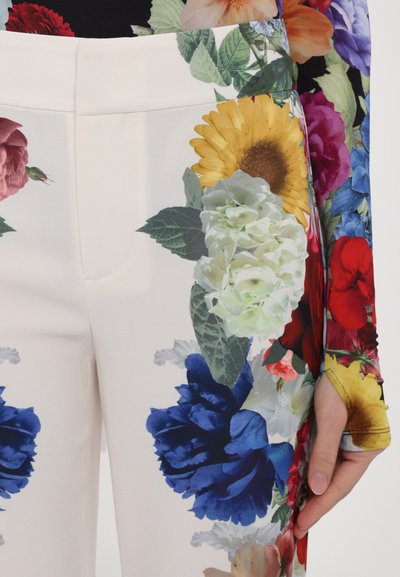 Alice + Olivia ANDREW BOOTCUT SLIM PANT - Kalhoty - off white