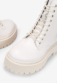 Bosanova Stivaletti stringati - beige