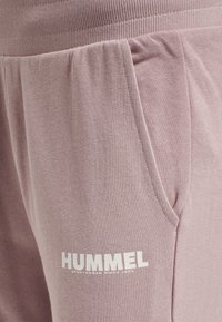 Hummel LEGACY TAPERED  - Träningsbyxor - woodrose
