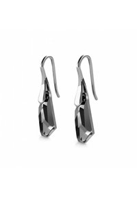 Orecchini a goccia in cristallo nero con un design facettato, montati in metallo tono argento lucido. Progettati con una chiusura ad uncino per un facile utilizzo.