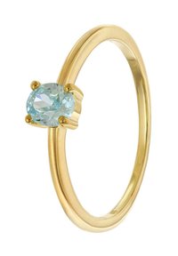 Goldring mit einem in Krappen gefassten hellblauen ovalen Edelstein, einem glatt polierten Band und einem minimalistischen Design ohne zusätzliche Verzierungen.