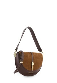 Brun læder- og ruskinds crossbody taske med et buet design, justerbar rem og detaljer i guld-tone. "VENEZIA" logo præget.