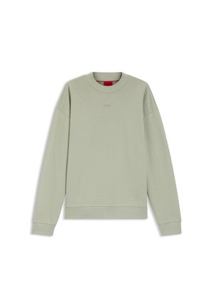 Felpa verde chiaro a maniche lunghe con collo rotondo, polsini e orlo a coste, con logo in rilievo sottile sul petto e etichetta interna rossa sul colletto.