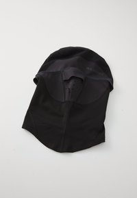 Svart balaklava med perforert munnområde og subtil "Mammut"-merke, designet for full dekning av hode og nakke.