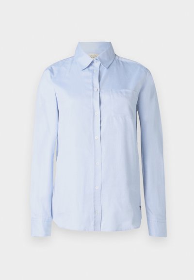 Camicia azzurra chiara a maniche lunghe con colletto, dotata di taschino sul lato sinistro e texture liscia. Design a vestibilità classica, colore uniforme.