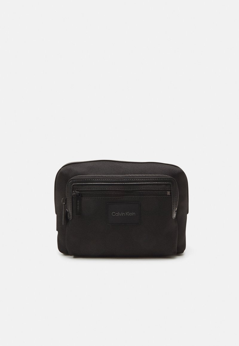 Calvin Klein REMOTE PRO CAMERA BAG - Skulderveske - black