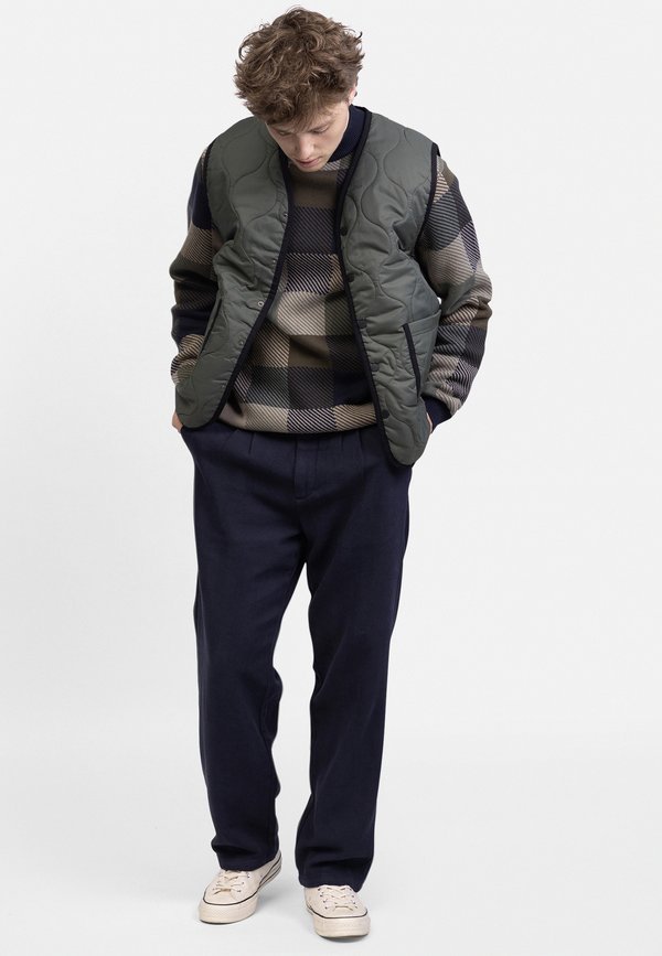 PANTS COMFORT FIT - Trousers4