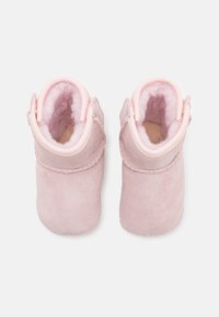 UGG BABY CLASSIC AND LOVEY UNISEX - Prvi čevlji - seashell pink