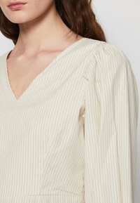 Selected Femme SLFMILLIE 3/4 STRIPED ANKLE DRESS - Maxikjole - birch
