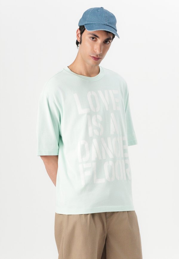 PRIDE MARC HUNDLEY LOVE DANCE FLOOR UNISEX - Print T-shirt - tropic aqua3