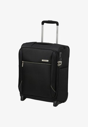 Valigia nera morbida con manico telescopico, tasca frontale con zip, ruote e lucchetto laterale a combinazione.