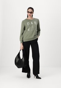 GAP LOGO CREW - Sportinis megztinis - walden green