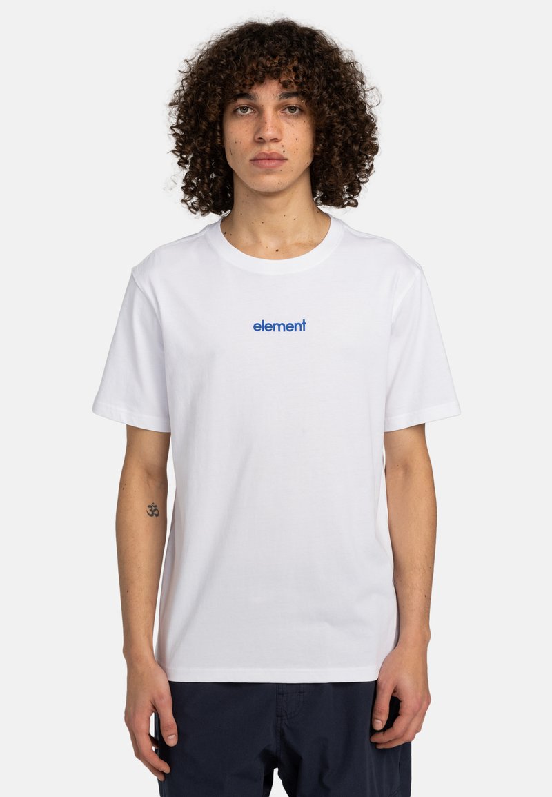 Witte katoenen t-shirt met korte mouwen en een ronde hals, met een klein blauw "element" logo in het midden van de borst.