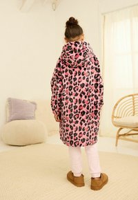 Next ANIMAL PRINT HOODED BLANKET . - Džemperis su gobtuvu - pink