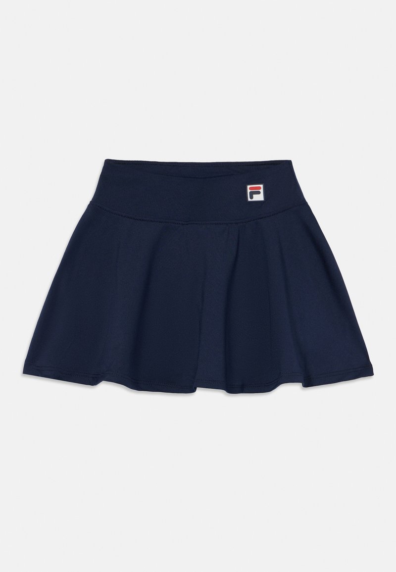 Jupe de tennis marine en tissu extensible avec un design évasé, comportant un patch logo sur la ceinture. Texture lisse.
