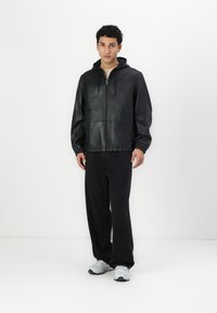 COACH REVERSIBLE TRAINER - Kožnata jakna - black/charcoal
