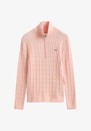 Pull en maille torsadée rose clair à manches longues, fermeture éclair à moitié devant, avec petit logo brodé sur le côté gauche de la poitrine.
