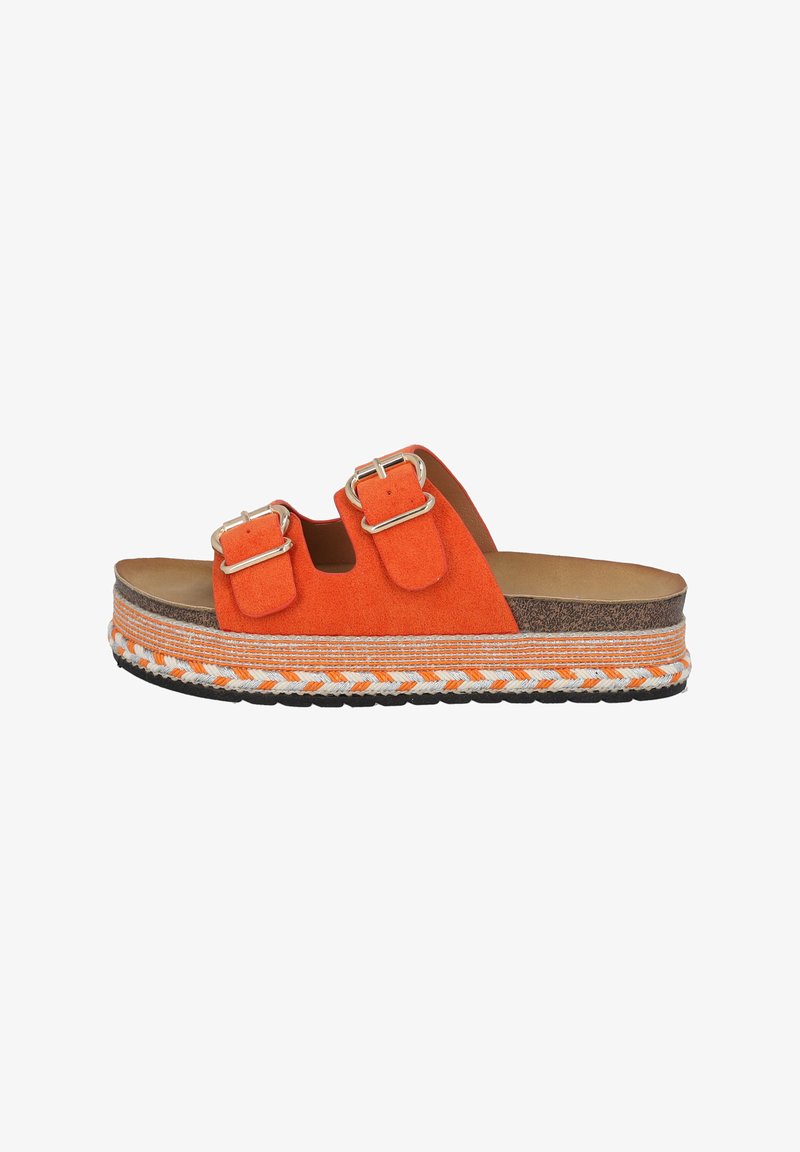 Oranje suede sandaal met twee verstelbare gespen, dikke geweven platformzool met multikleurige accenten en een gestructureerde rubberen onderkant voor grip.