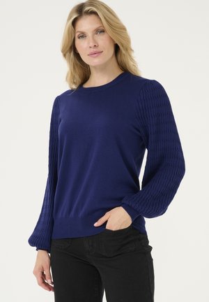Dunkelblauer Pullover mit gerippten Ballonärmeln, glattem Körper, rundem Halsausschnitt und lockerer Passform. Das strukturierte Ärmeldesign sorgt für visuelles Interesse.