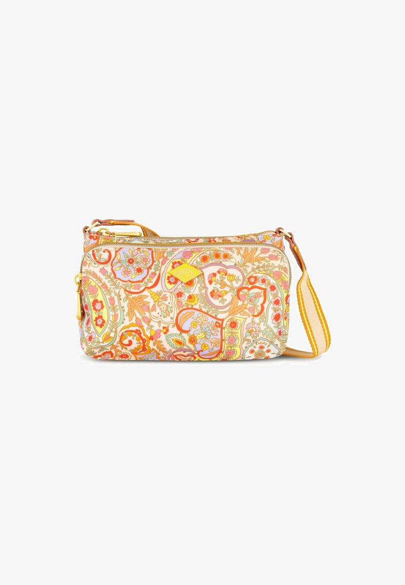 Bolso bandolera colorido con un patrón de paisley floral en naranja, rosa y verde. Hecho de tela con cierre de cremallera y una correa amarilla.